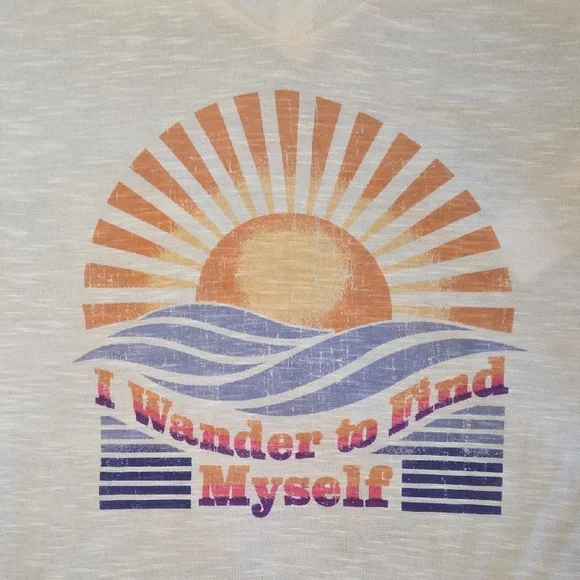 NWT Jessica Simpson "I Wander To Find Myself" Tee With Sun And Waves - Picture 5 of 10